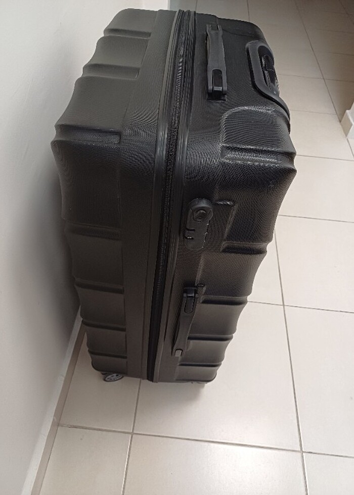 Orta boy siyah valiz - Görsel 2