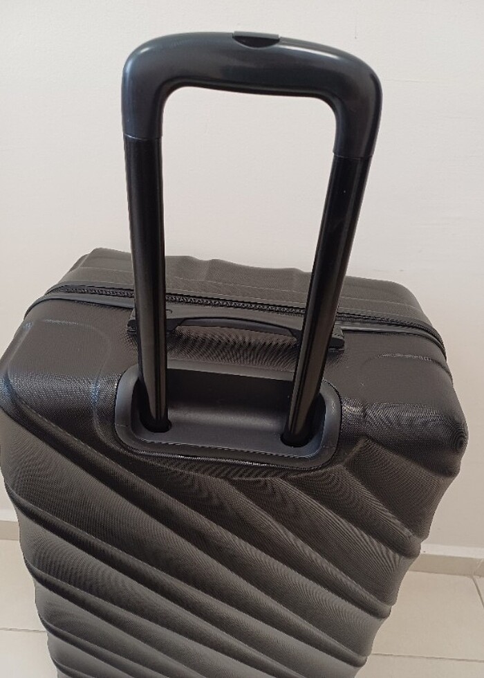 Orta boy siyah valiz - Görsel 4