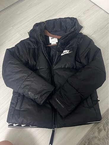 Nike mont