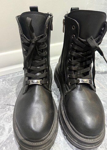 38 Beden Siyah Deri Tokalı Biker Stiletto Bot