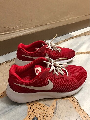 Nike Tanjun