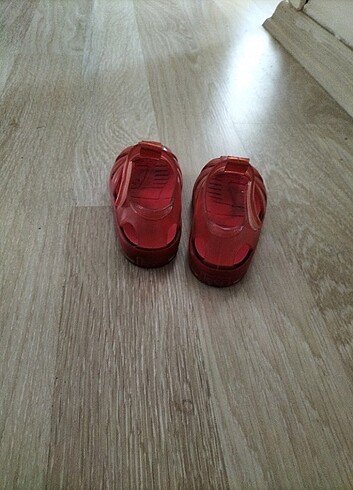 22 Beden kırmızı Renk İgor sandalet