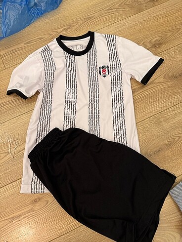 Orj Beşiktaş forması 6-8 yaşa olur