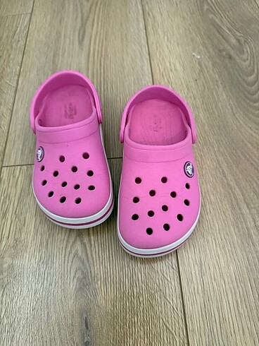 Crocs Crocs kız çocuk terlik c 10 ,26-28 no aralığına olur
