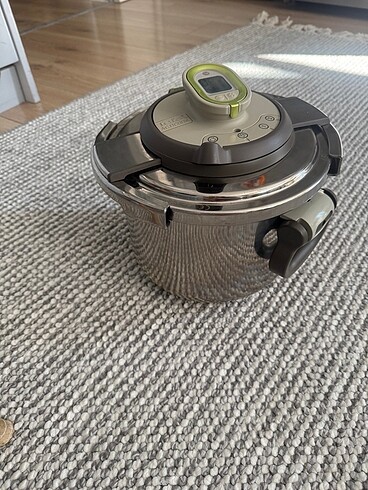 Tefal Tefal saatli 6 lt düdüklü tencere göründüğü gibi sadace iç lasti