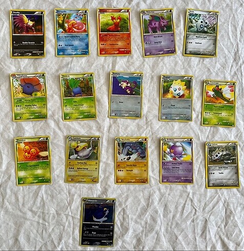  Beden 63 adet Pokemon 2010 kartları ve kutusu