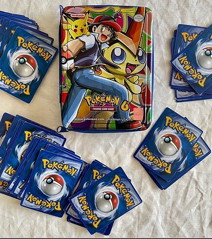 63 adet Pokemon 2010 kartları ve kutusu