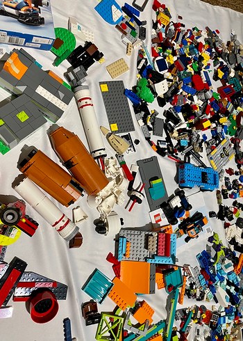 Çeşitli LEGO Parçaları ve Figürler - Görsel 3