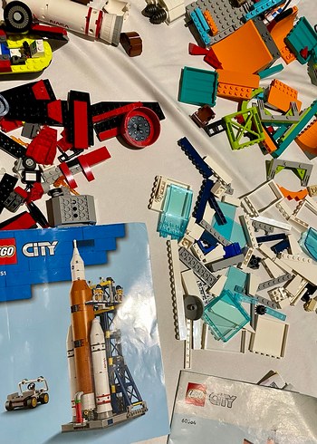 Çeşitli LEGO Parçaları ve Figürler - Görsel 5