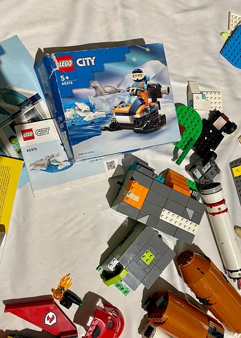 Çeşitli LEGO Parçaları ve Figürler - Görsel 4