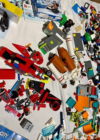 Çeşitli LEGO Parçaları ve Figürler - Görsel 2