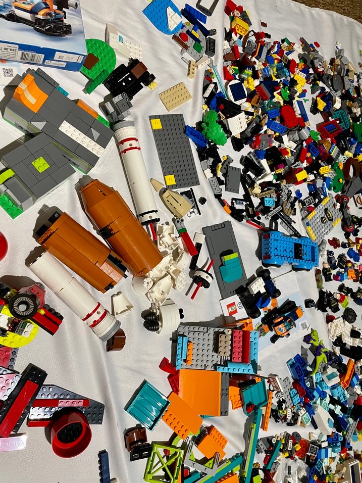 Çeşitli LEGO Parçaları ve Figürler - Görsel 3