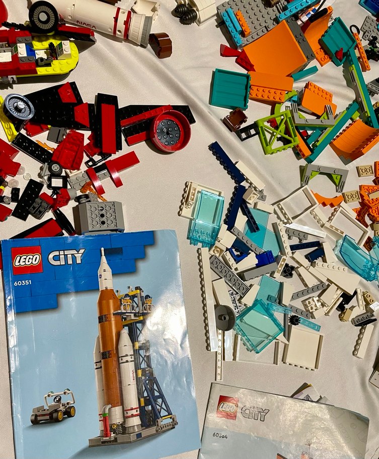 Çeşitli LEGO Parçaları ve Figürler - Görsel 5