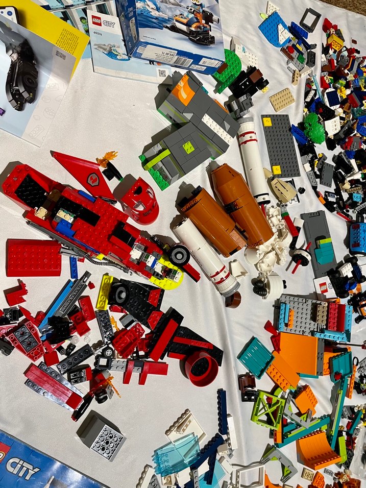 Çeşitli LEGO Parçaları ve Figürler - Görsel 2