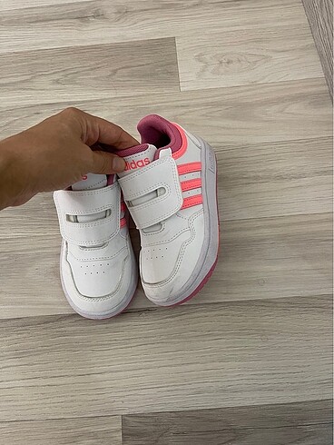 27 Beden Adidas çocuk spor ayakkabı