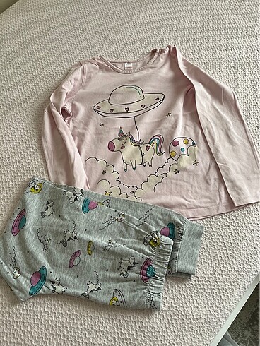 LCW Uzun Kollu Kız Çocuk Unicorn Pijama Takımı??