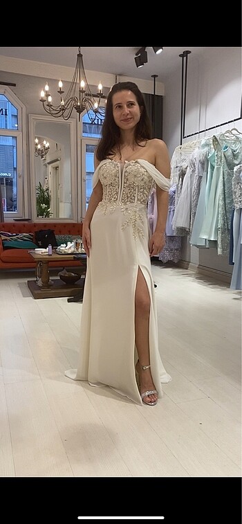 Nişan ve nikah elbisesi