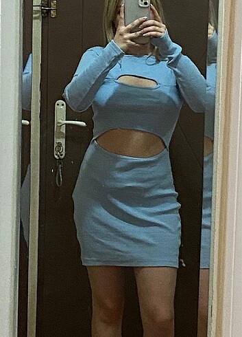 Mavi cut out detaylı elbise