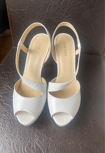 Nine west beyaz bantlı ayakkabı
