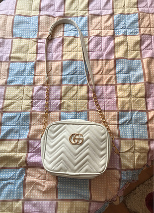 Beyaz gucci çanta