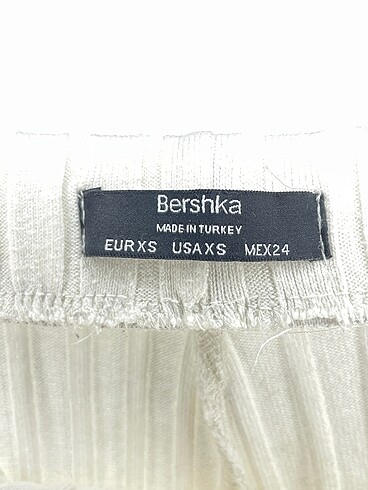 xs Beden beyaz Renk Bershka Düz Kesim %70 İndirimli.
