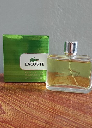 Lacoste Essential 