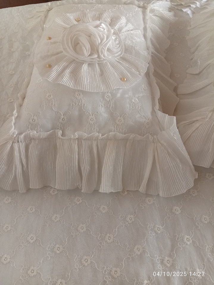 İşlemeli Beyaz Yatak Örtüsü - Görsel 5