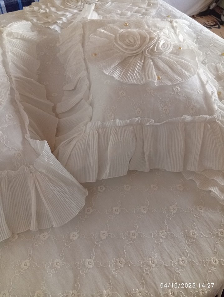 İşlemeli Beyaz Yatak Örtüsü - Görsel 4