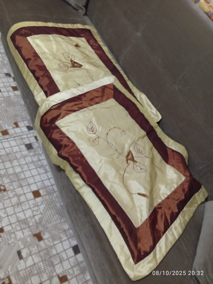 Kahverengi İşlemeli Parlak Yatak Örtüsü - Görsel 2