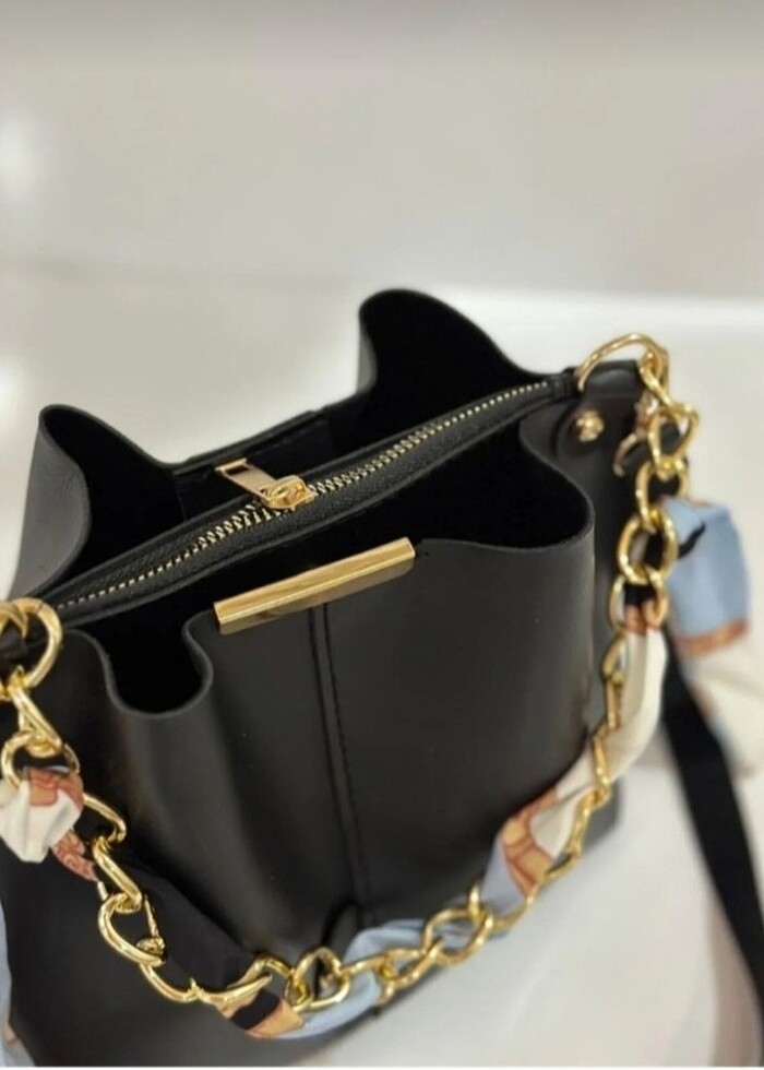 Kadın fularlı zincirli el ve omuz çantası  - Görsel 2