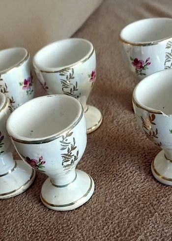 Beyaz Çiçek Desenli Porselen Kadehler - Görsel 2