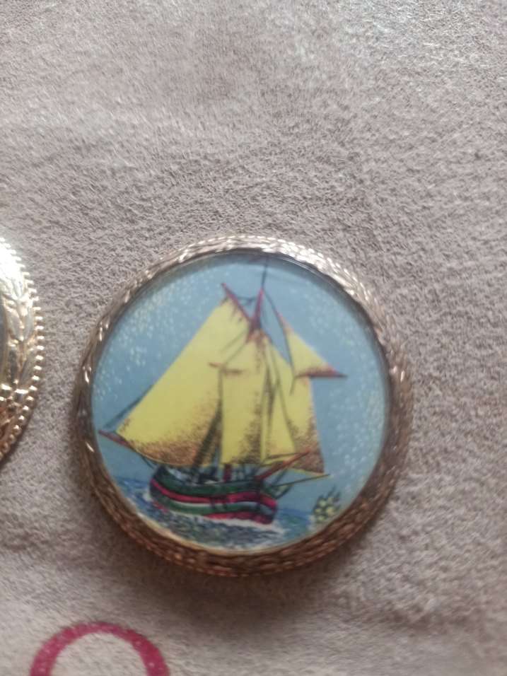 Parlak Altın Vintage Cep Saati
MAKİNESİ YOK YENİ URUN - Görsel 5