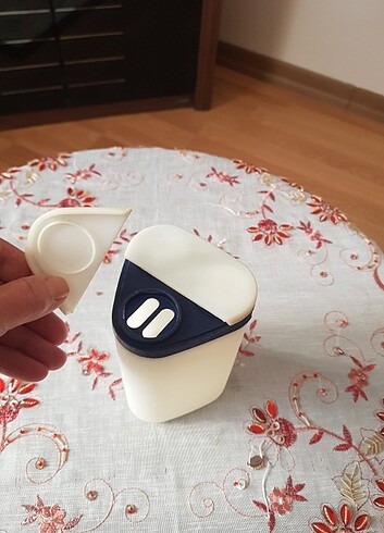 Beden Tupperware tuzluk