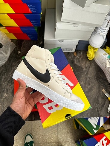 Blazer Mid 77