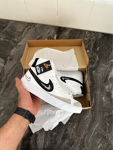 Nike Blazer Mid 77