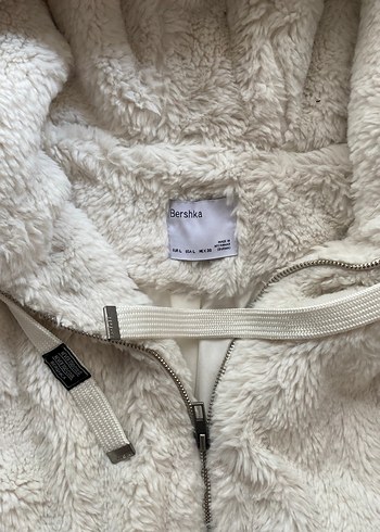 Bershka Kapüşonlu Beyaz Kürk Detaylı Midi Mont