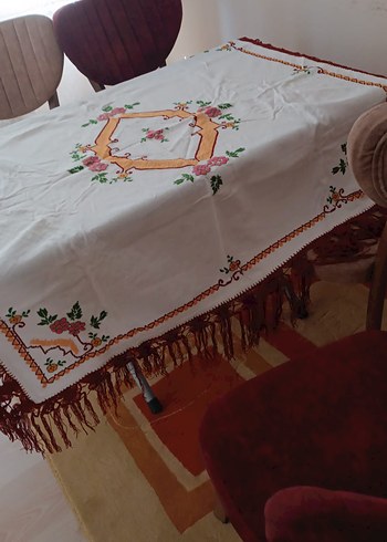 Diğer Nakışlı Beyaz Masa Örtüsü