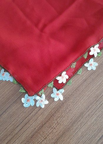  Beden Dantel Detaylı Kırmızı Kadın Fular