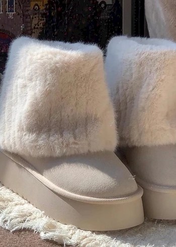 Bej Kürklü Kadın  Bot - Görsel 3