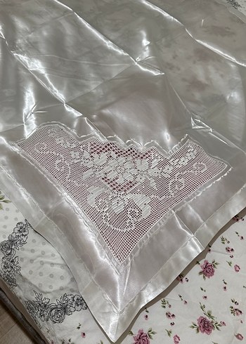 İşlemeli Beyaz Yatak Örtüsü - Görsel 3