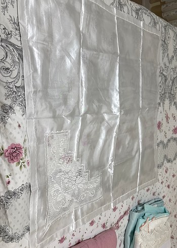 İşlemeli Beyaz Yatak Örtüsü - Görsel 2