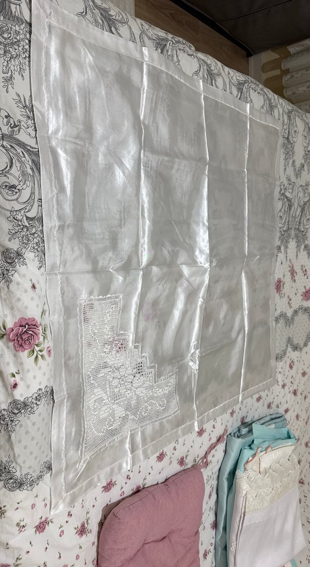 İşlemeli Beyaz Yatak Örtüsü - Görsel 2