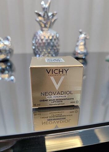  Beden VICHY NEOVADIOL GÜNDÜZ BAKIM KREMİ 15 ML