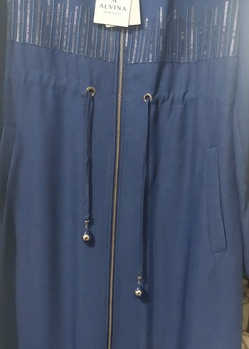 Uzun Mavi Nakışlı Kadın Kaban - Görsel 3