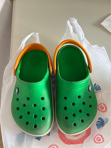 Crocs orijinal crocs j2 yazıyor altında kızım 34-35 ken giydi
