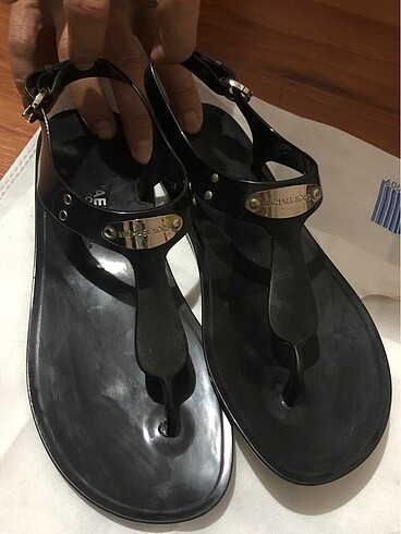 Michael Kors MICHAEL KORS KADIN PARMAK ARASI SANDALET