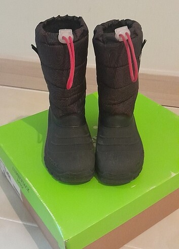 Kız çocuk kar botu