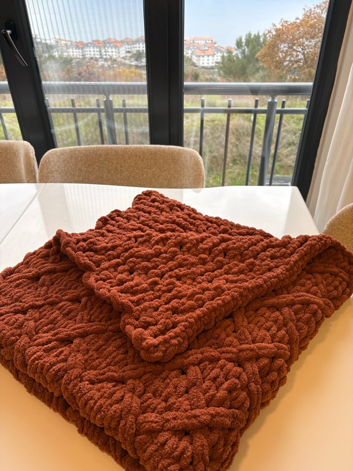 Kahverengi Örgü Çocuk Battaniyesi - Görsel 3