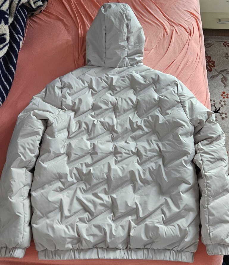 Mavi marka beyaz şişme mont - Görsel 2