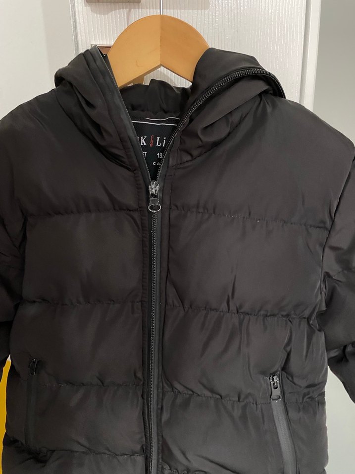 Erkek Çocuk Siyah Kapitone Mont - Görsel 2